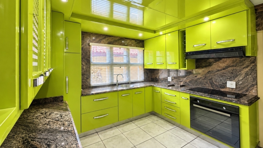 5 Bedroom Property for Sale in Wilkoppies North West